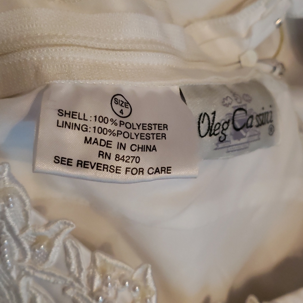 HOST PICK. Oleg Cassini Cap Sleeve Wedding Gown Size 4 - Picture 15 of 15